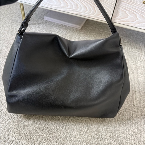 Valentino Garavani Black Shoulder Bag - Picture 4 of 11
